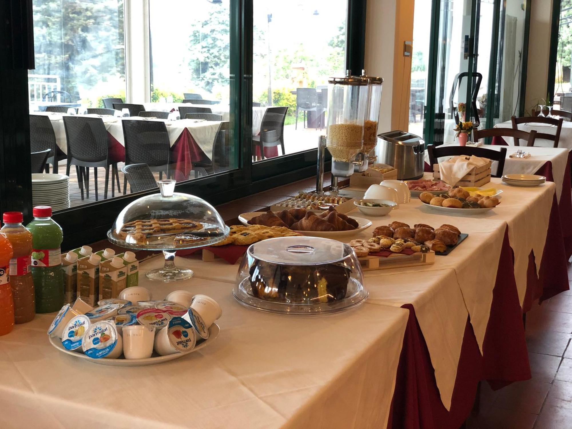 Casablanca Hotel تْشيفيتانوفا ماركي المظهر الخارجي الصورة